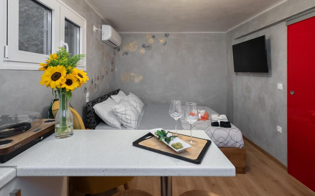 Cozy Tiny Apartment In The Heart Of Plaka Athén Kültér fotó