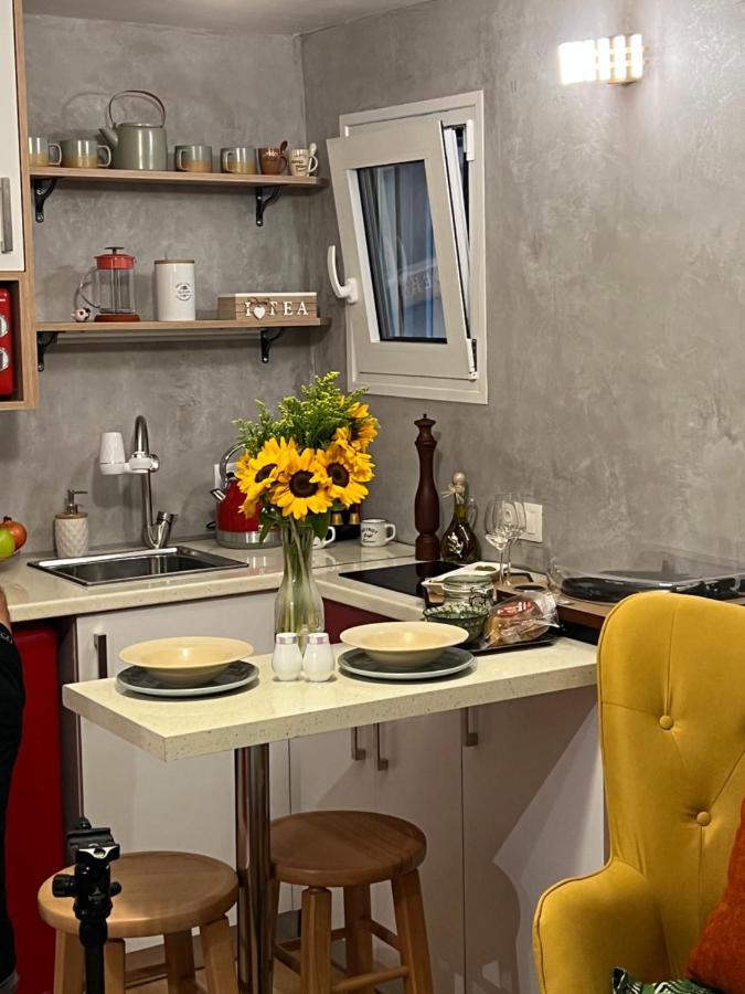 Cozy Tiny Apartment In The Heart Of Plaka Athén Kültér fotó
